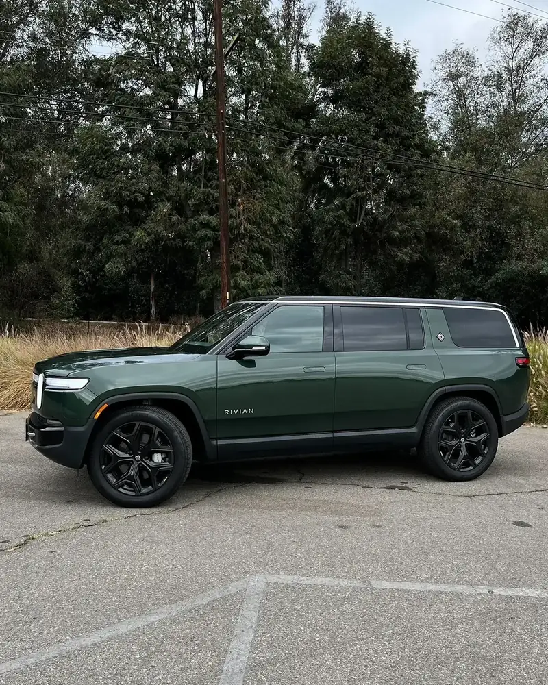 EV wrap Chicago Rivian